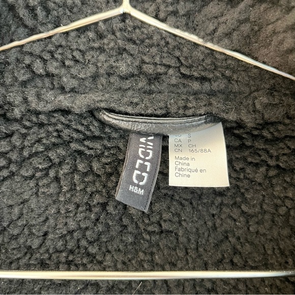 H&M Teddy Fleece-Lined Black Vest - Picture 5 of 15